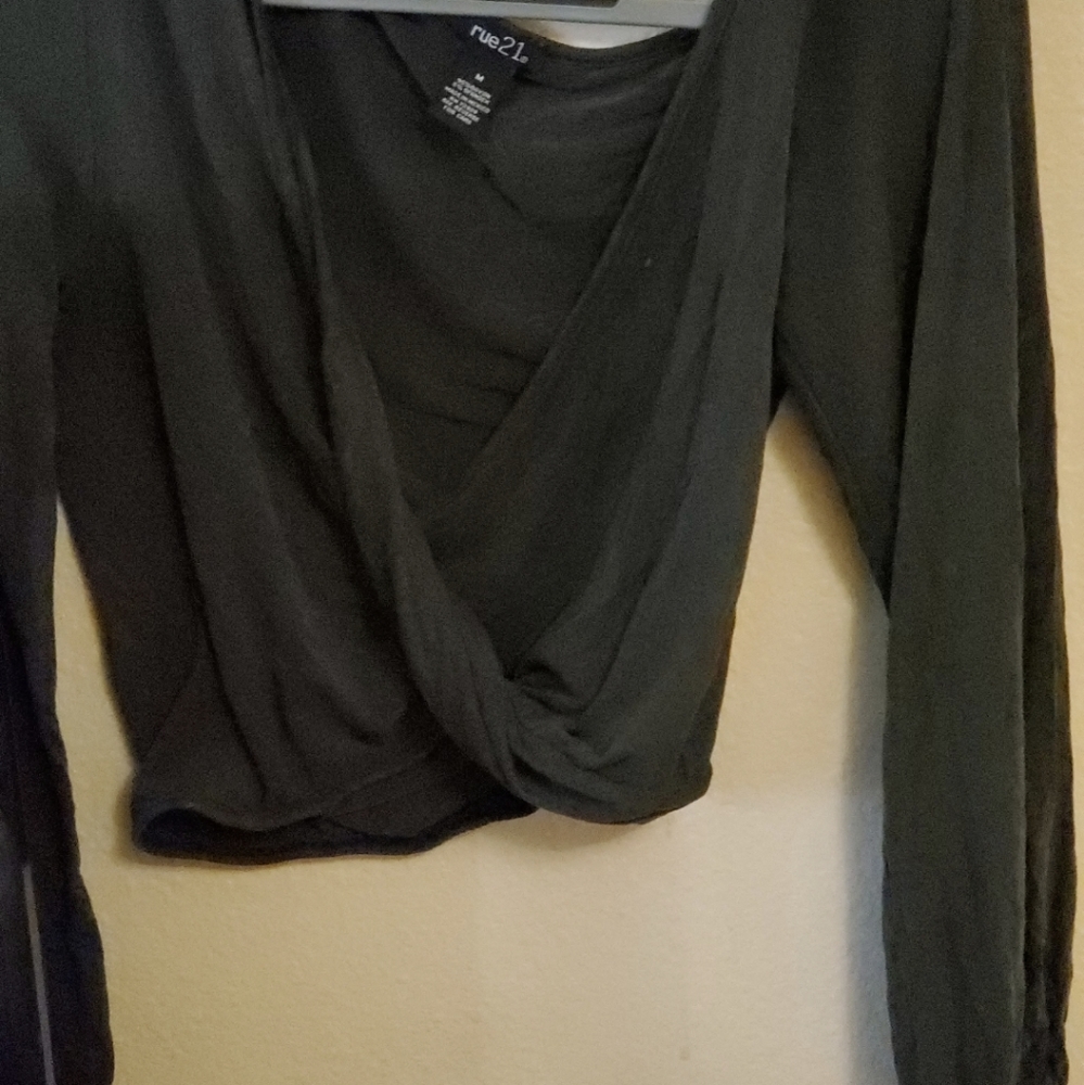 Long sleve crop top worn couple of times